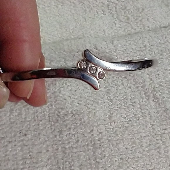 Silvertone hinged crystal 🔮 bracelet - Picture 1 of 5